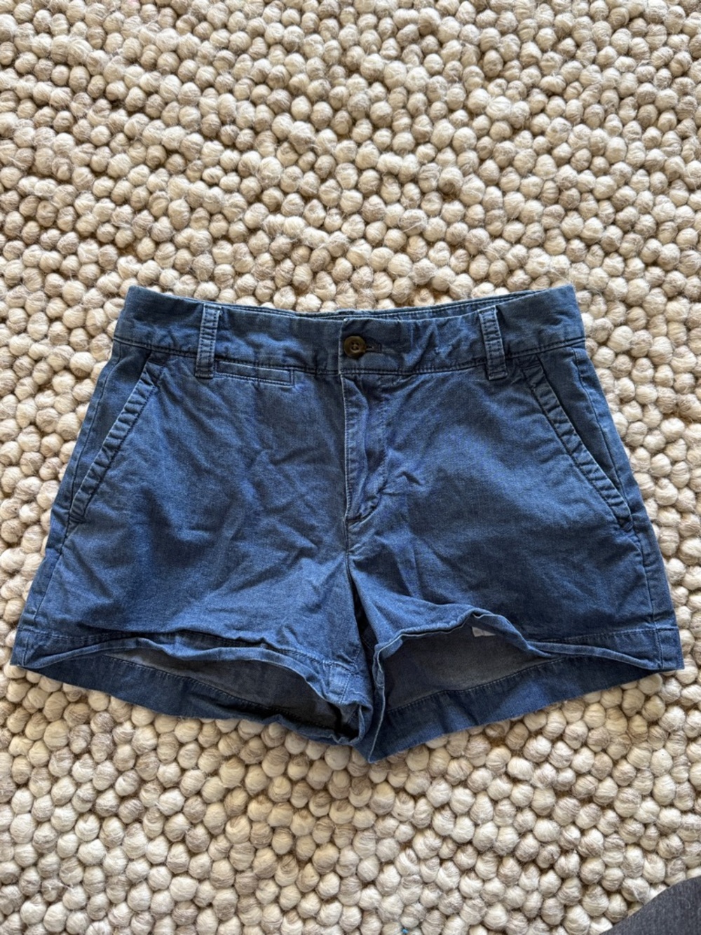 Gap Petite Khaki chino shorts